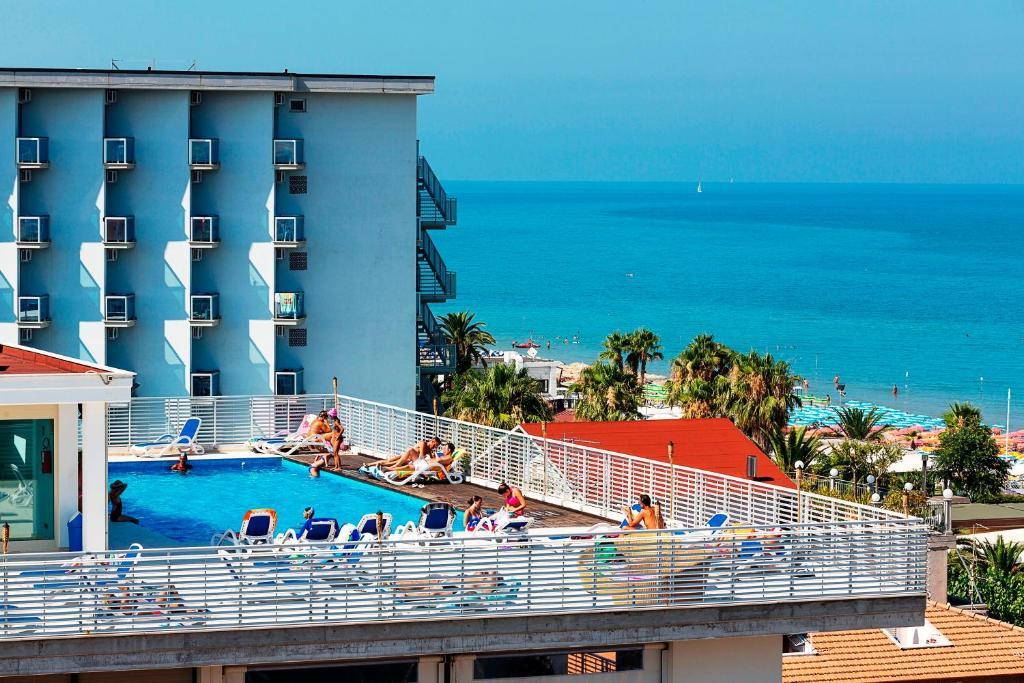 Medi Garden Hotel&Residence Alba Adriatica Exterior foto